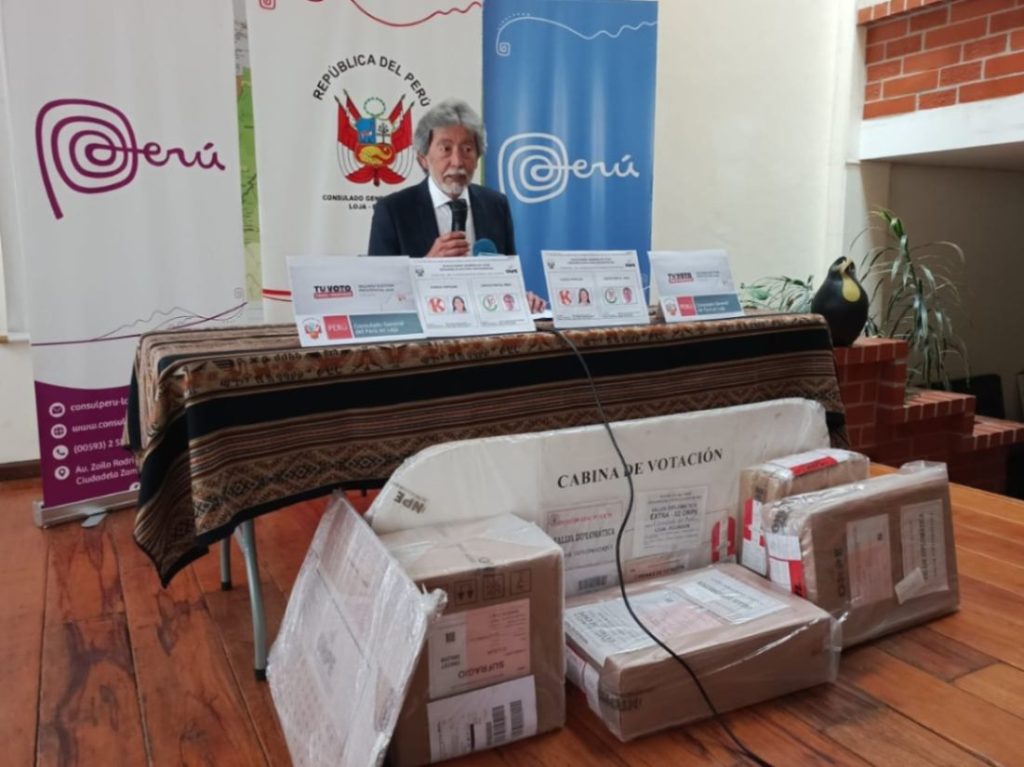 José Zapata López, cónsul general del Perú en Loja, informó los detalles del balotaje e invitó a los ciudadanos peruanos a ejercer su derecho al voto.
