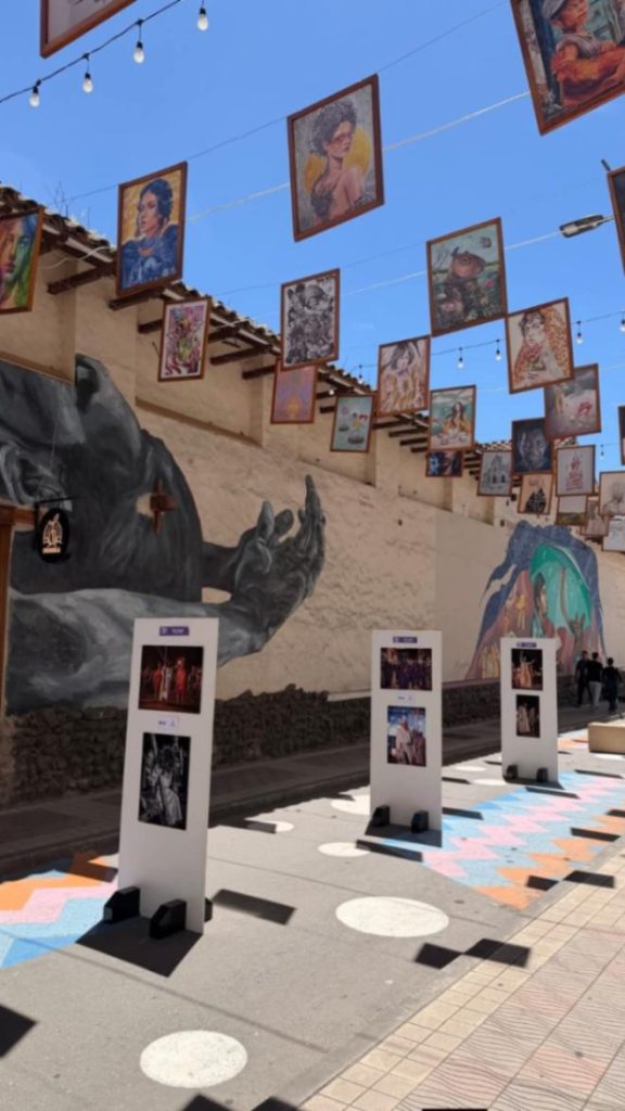 La programación cultural incluye exposiciones, teatro, música, poesía, circo y actividades recreativas para toda la familia.