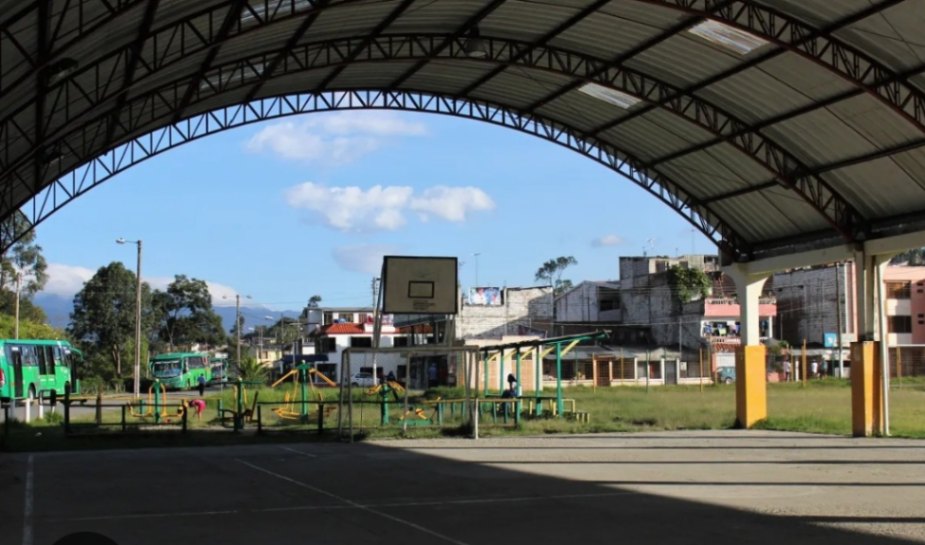 El barrio, ubicado en la parte norte de la ciudad de Loja, se encuentra junto al río Zamora.