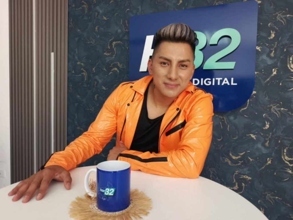 Adrián Moreno Quito, promociona sus nuevas producciones musicales.