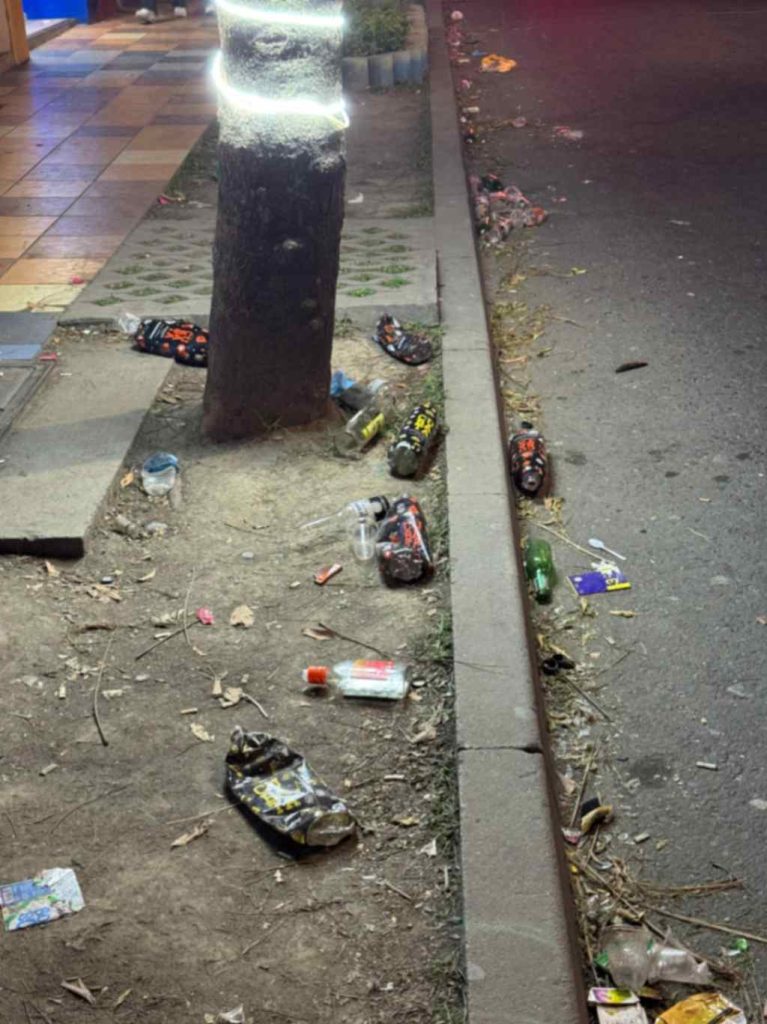 Un tramo de la avenida 24 de Mayo quedó destruido.