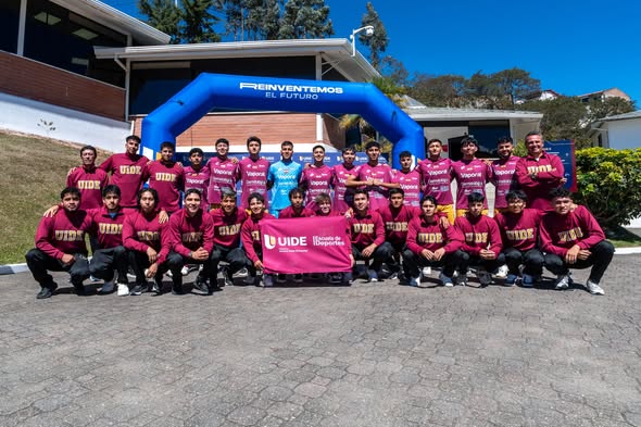 El equipo de la UIDE Loja está conformado por 27 estudiantes.