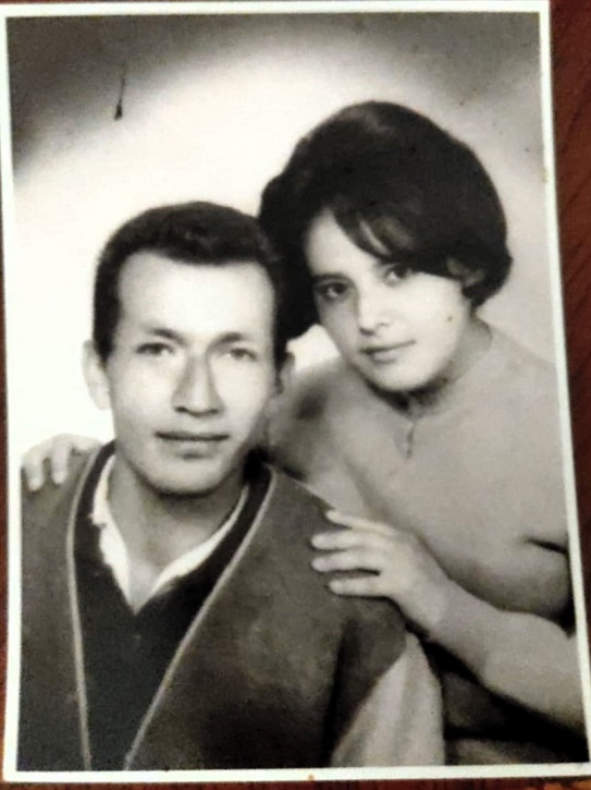 René y Nelly, en su época de estudiantes, cuando empezó a escribirse su historia de amor.