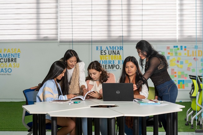 La postulación para las becas de los nuevos estudiantes de modalidad en línea será hasta el 1 de octubre de 2026.