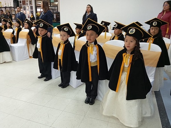 Los infantes y sus familiares compartieron esta emotiva ceremonia.