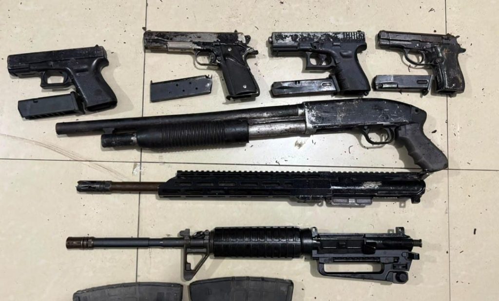 Las armas que la Policía Nacional encontró en poder de esos ciudadanos.