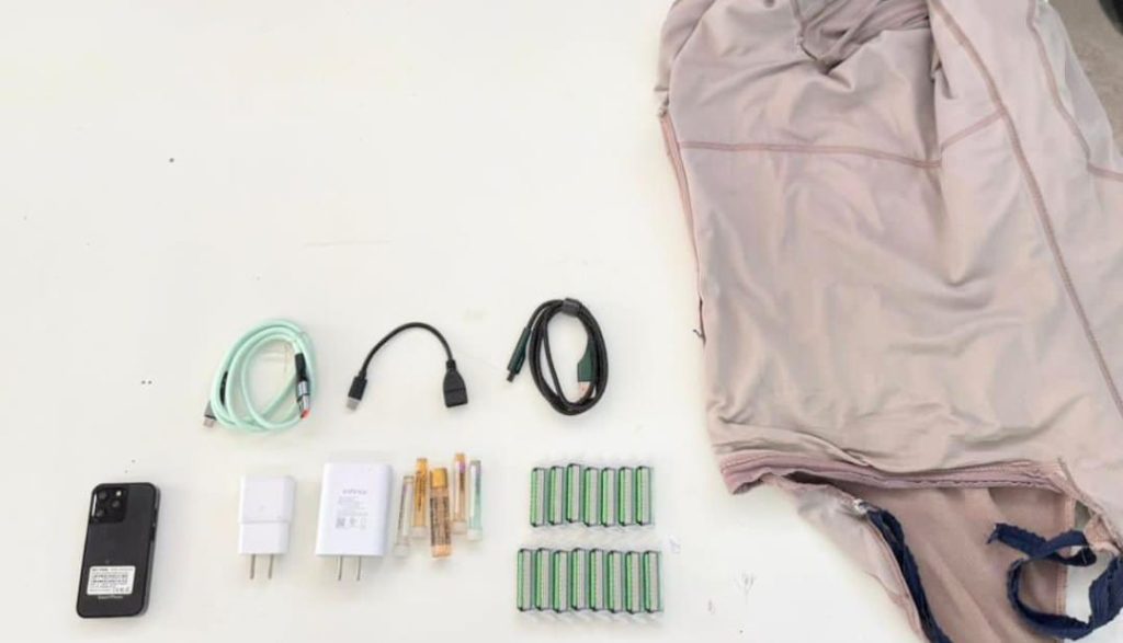 Los objetos que el ASP no habría notado que la mujer transexual iba a ingresar al centro carcelario.