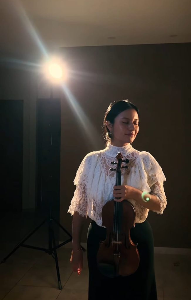 La violinista Chakira Puchaicela presentará el concierto 'Introspección'.