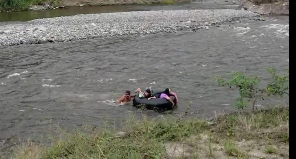 El viaje por el afluente tarda alrededor de 15 minutos. (Fotografía cortesía: diario El Amazónico)