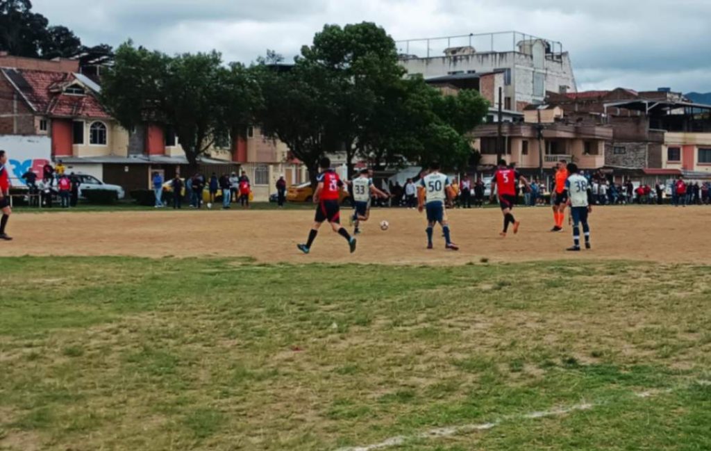 Los cotejos deportivos se vienen desarrollando en diversos escenarios.