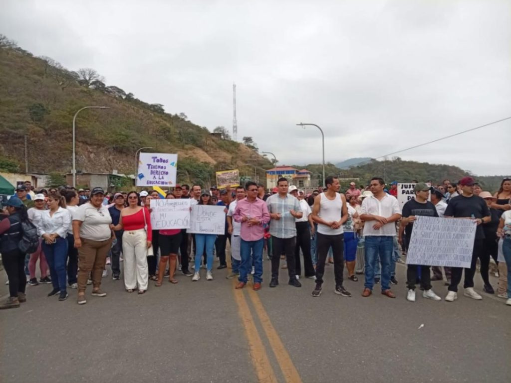 El último viernes, 3 de julio de 2026, hubo una medida de hecho en el Puente Internacional de Macará.