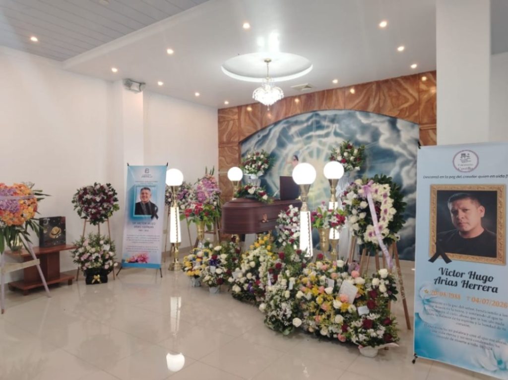 Los restos mortales del comunicador son velados en las instalaciones de la Funeraria Castillo, de la ciudad de Zamora.