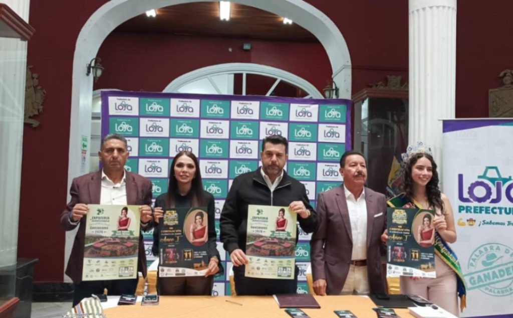 Autoridades y organizadores presentaron la programación de la feria, este martes 7 de julio, en la ciudad de Loja.