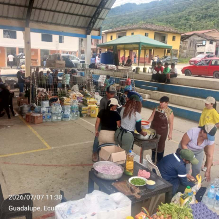 Las tareas se realizan en la cancha cubierta de la parroquia Guadalupe.