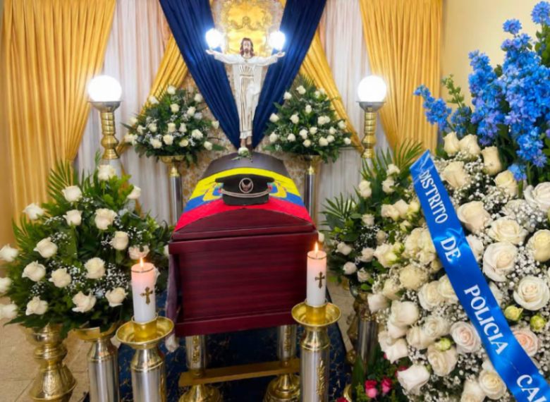En el barrio La Fragua, de Cariamanga, se levanta una capilla ardiente, hacia donde acuden sus amigos, allegados, compañeros de trabajo. (Fotografía cortesía: Funeraria Pardo)