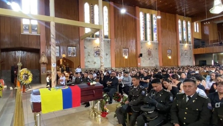 La eucaristía de despedida se celebró en la iglesia matriz de Cariamanga.