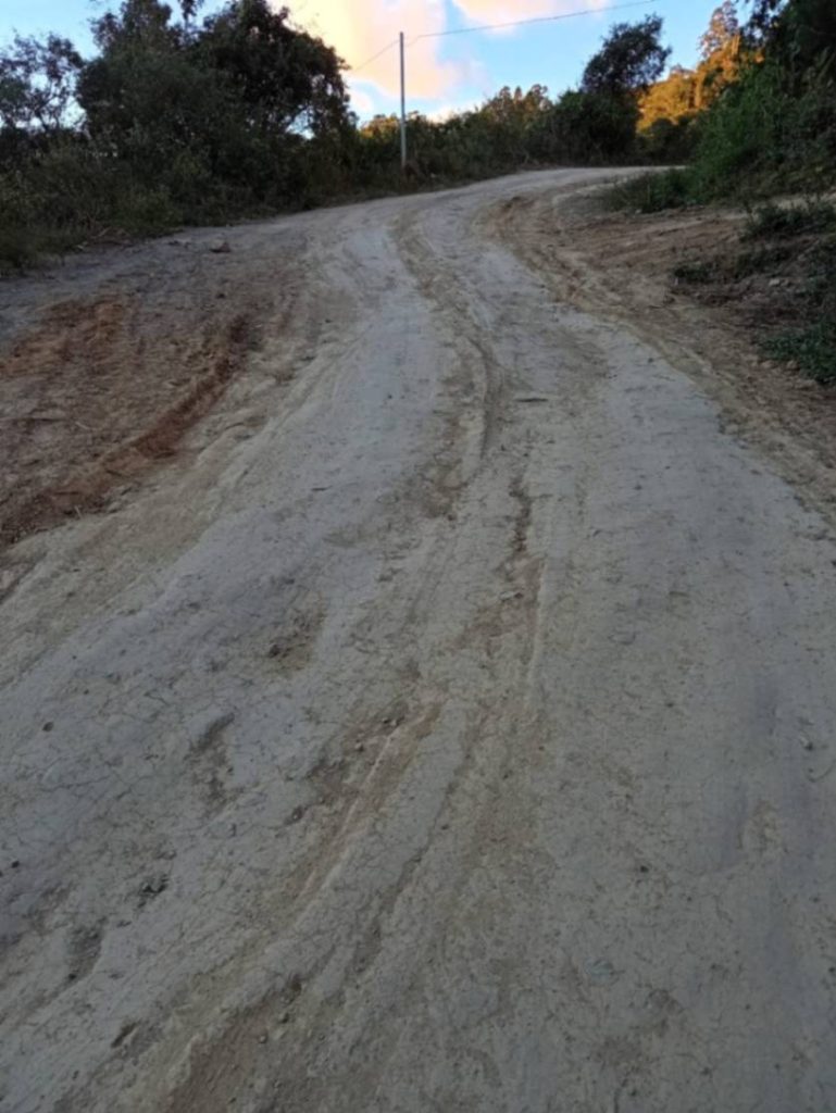 Las malas condiciones de la vía originan inconvenientes a la parroquia, especialmente en el orden turístico.