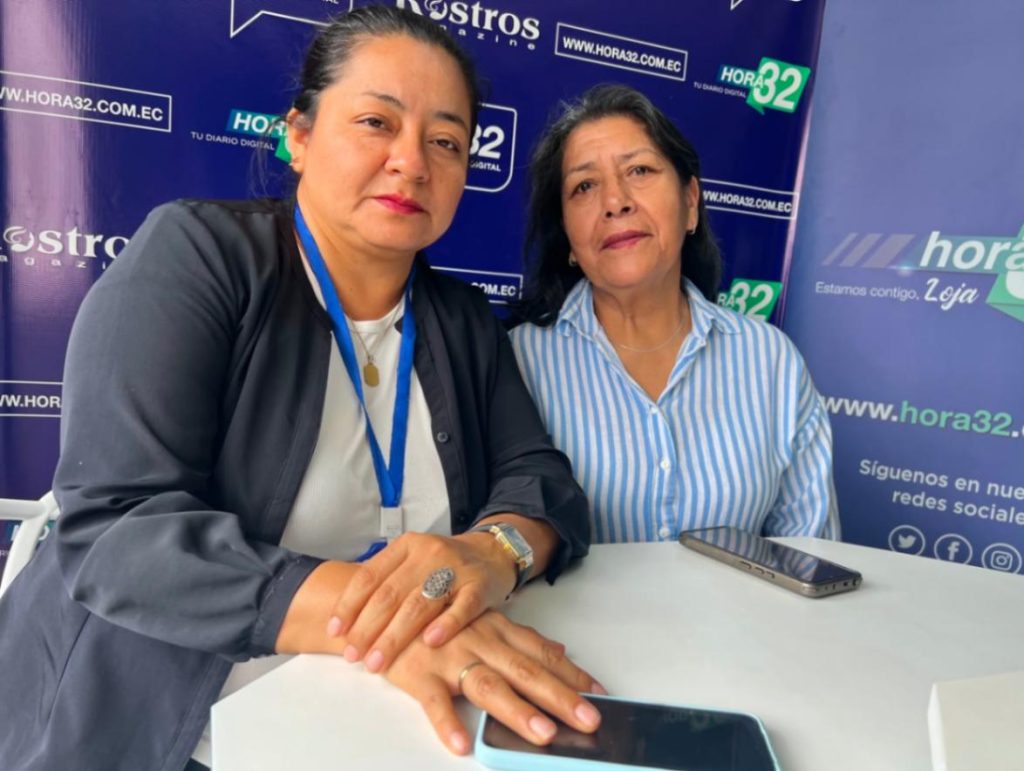 Karla Marquéz, periodista del colectivo CMujeres y Cecilia Villacís, vicepresidenta del colectivo.
