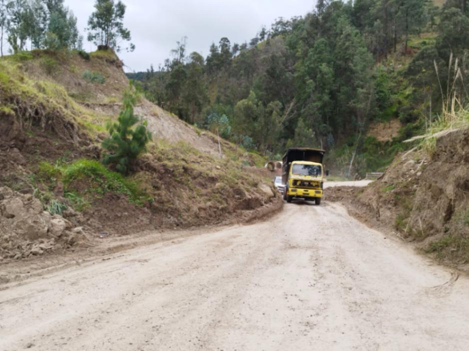 En el ingreso a la parroquia Taquil hay inconvenientes en la vía.