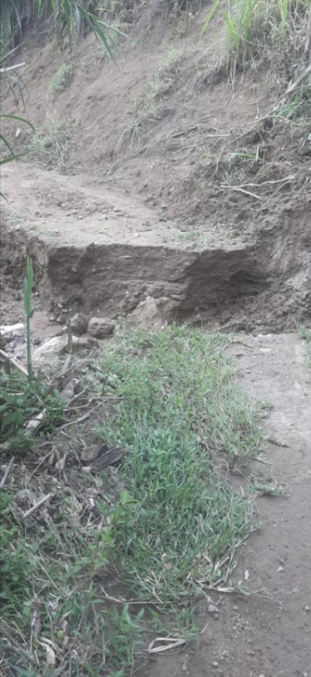 Las fuertes lluvias originaron la destrucción de la carretera Mollepamba-Higuerón-Totora.
