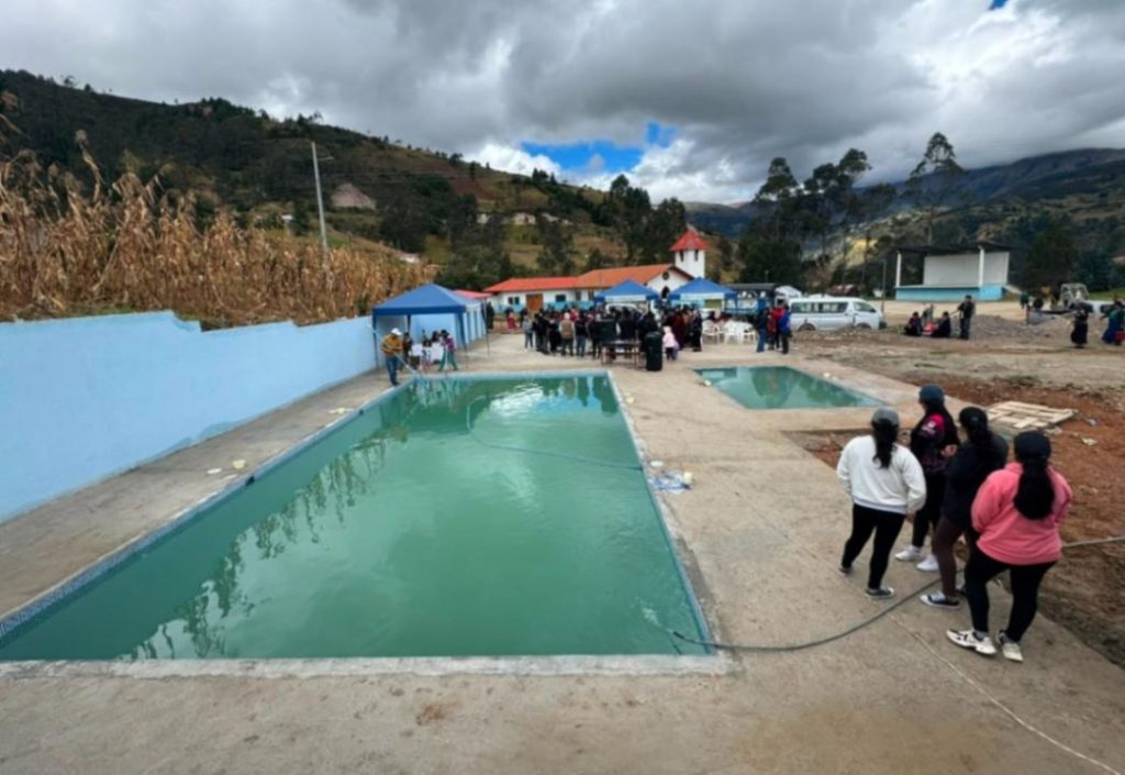 Las dos piscinas tienen una proyección para agua caliente. (Foto cortesía: Marco Zhigüi)
