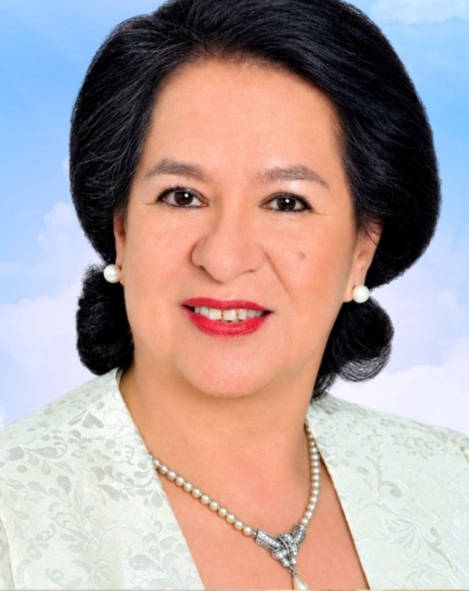 La matrona lojana fue directora de la Cámara de Comercio de Loja, así como coordinadora de su Comité de Damas.