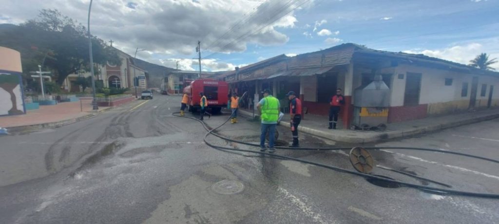 Las labores son conjuntas: Gobierno Parroquial, Cuerpo de Bomberos y Municipio de Catamayo.