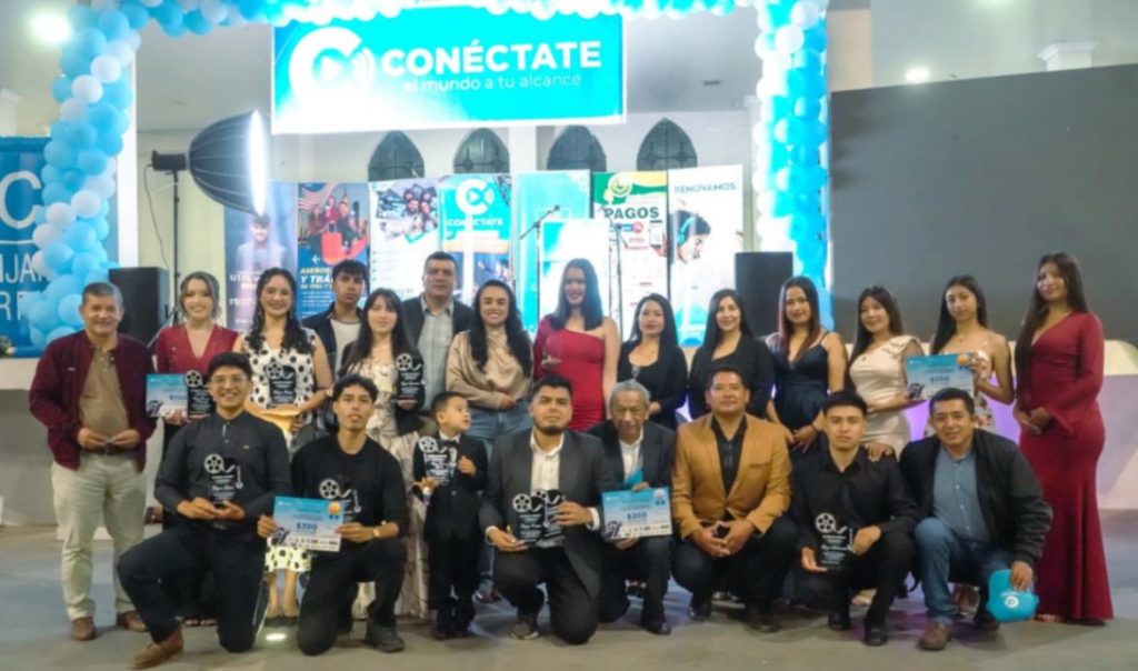Los ganadores, en las categorías estudiantil y abierta, recibieron sus correspondientes premios.