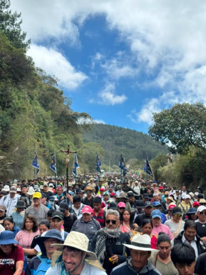 Tras la eucaristía, en la Urna del Villonaco, la imagen continuó su recorrido a la ciudad de Loja.