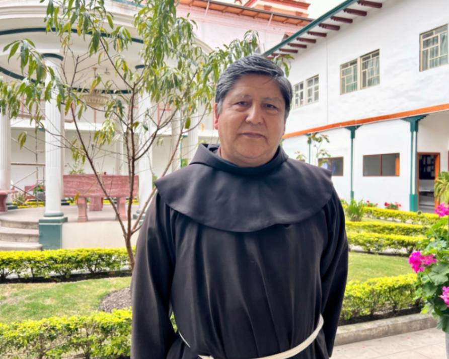 Fray Carlos Amendaño invita a acercarse a la iglesia San Francisco y participar de la Eucaristía.