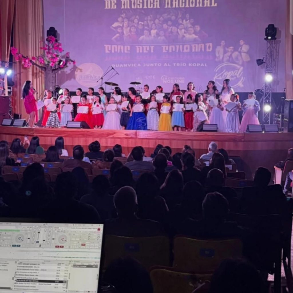 La academia promueve la educación, la formación artística y la cultura.