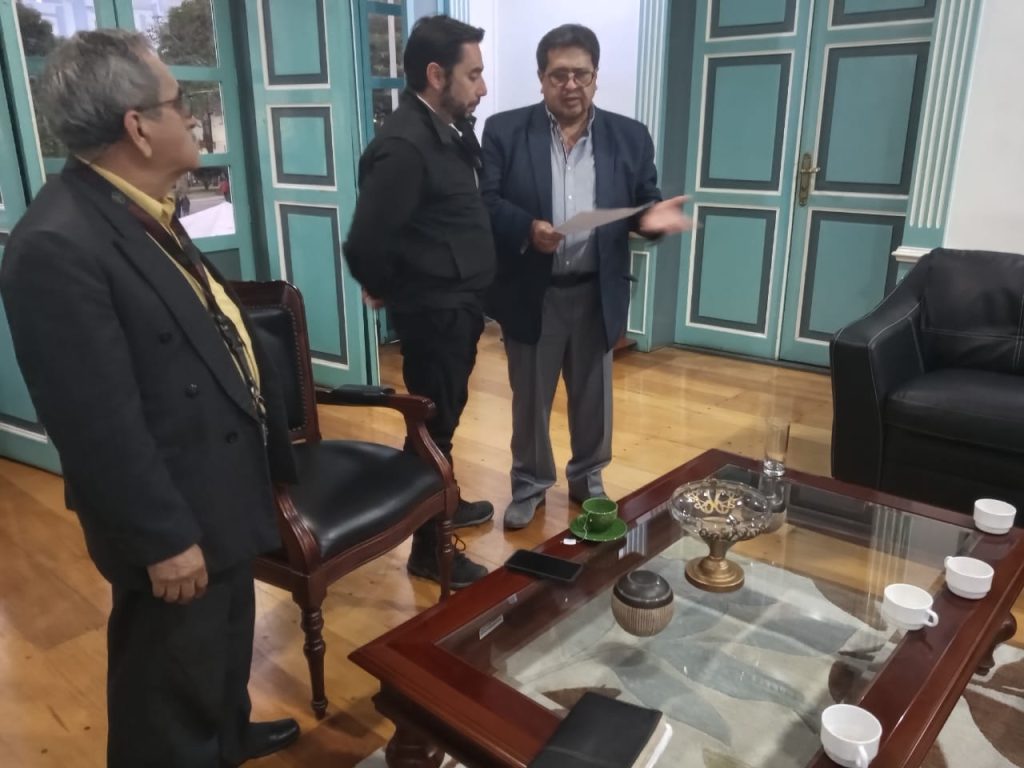 Los defensores y jubilados visitaron al titular de la Gobernación, Juan Carlos Álvarez Maldonado.