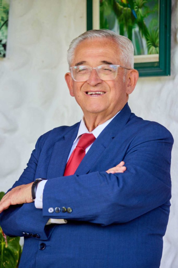 Manifiesta haber enfrentado el cinismo de “contralores corruptos que encubrían a unos y perseguían a otros”.