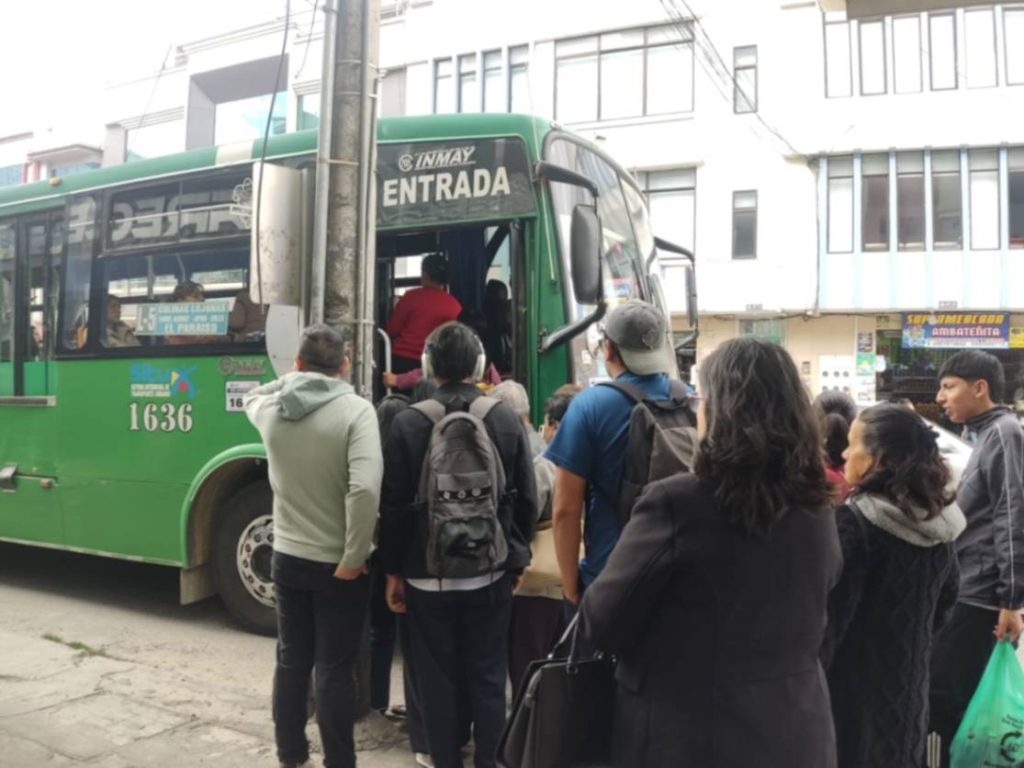 El servicio que prestan las operadoras viene siendo cuestionado por los usuarios lojanos.