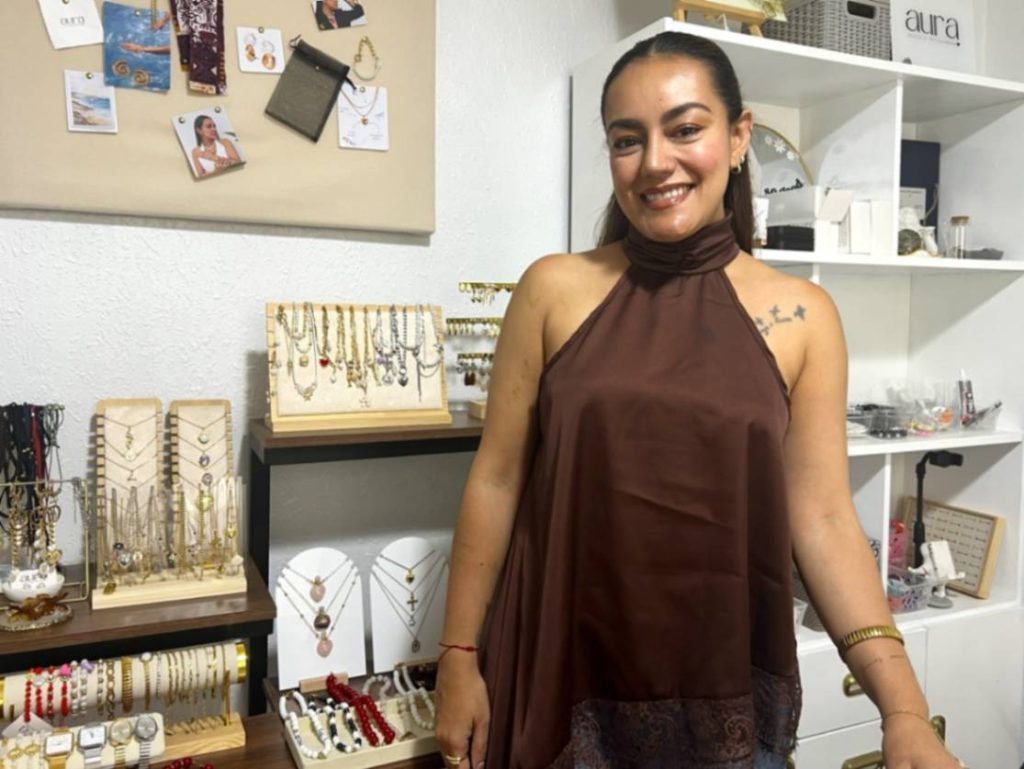 Pamela Torres, CEO de Aura Joyas y Accesorios.