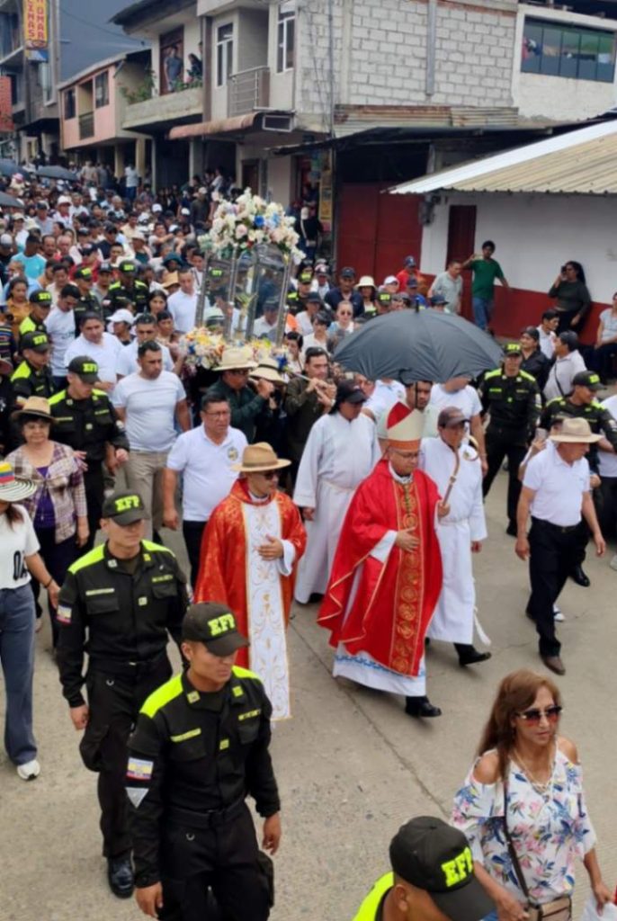 Los actos también incluyen una procesión por las calles céntricas de la parroquia puyanguense.