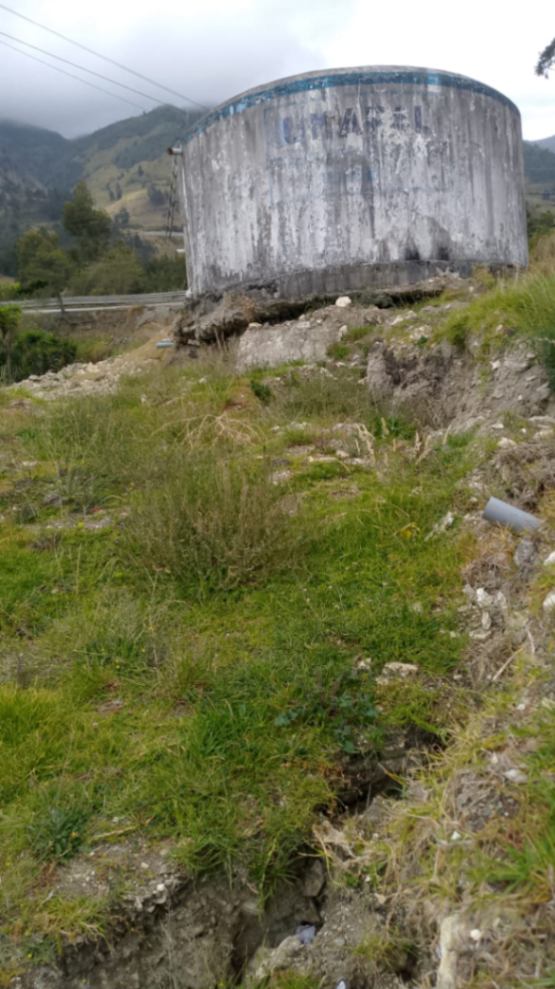 El tanque de agua potable se encuentra colapsado.