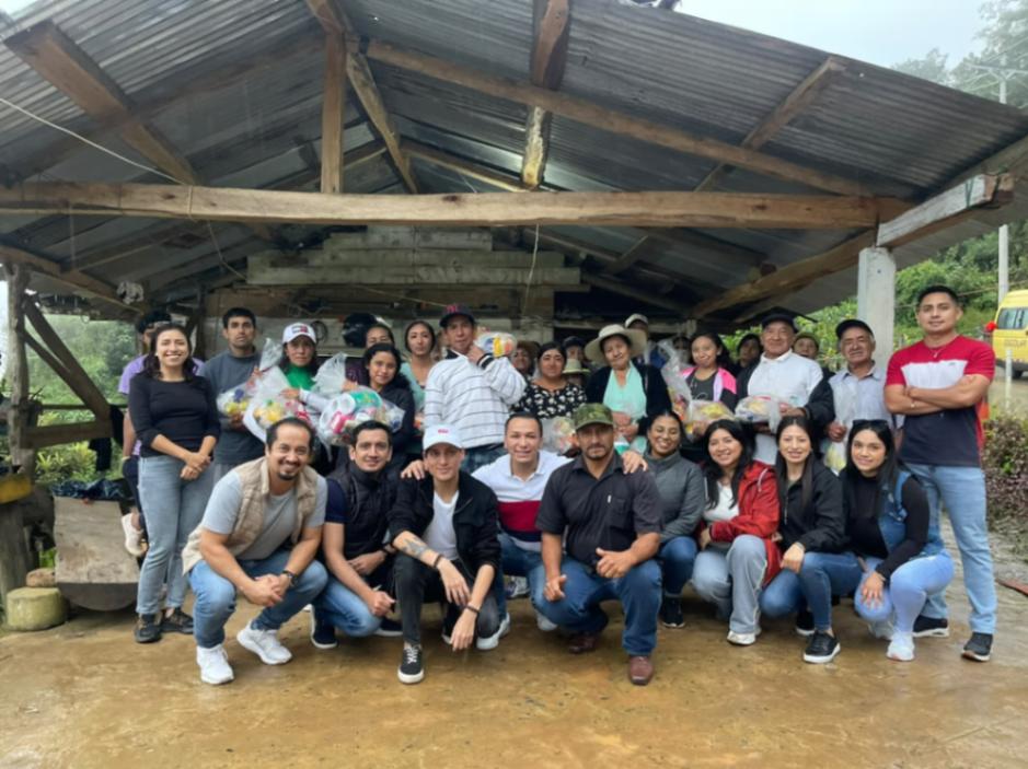 La agrupación llega con ayuda a los diversos lugares de la ciudad y provincia.