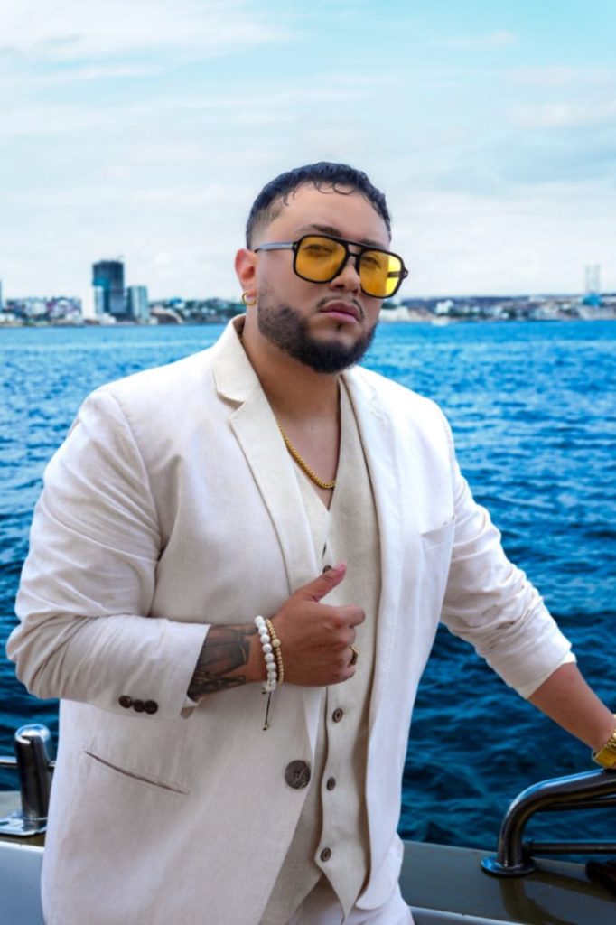 Charlie El Mulato promociona su nuevo sencillo “Amor Deseado”.