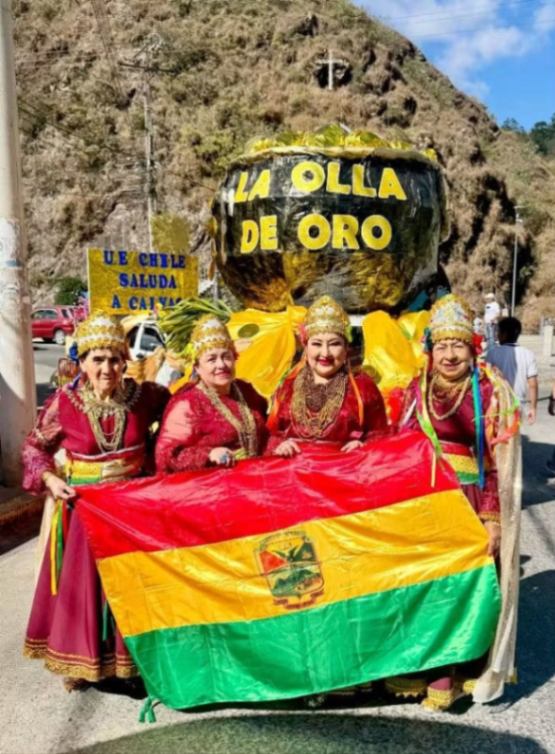 La agrupación de danza Arcoíris, fe y alegría Sumak Kuychi, del cantón Calvas, deleitó al público durante su participación en el desfile.