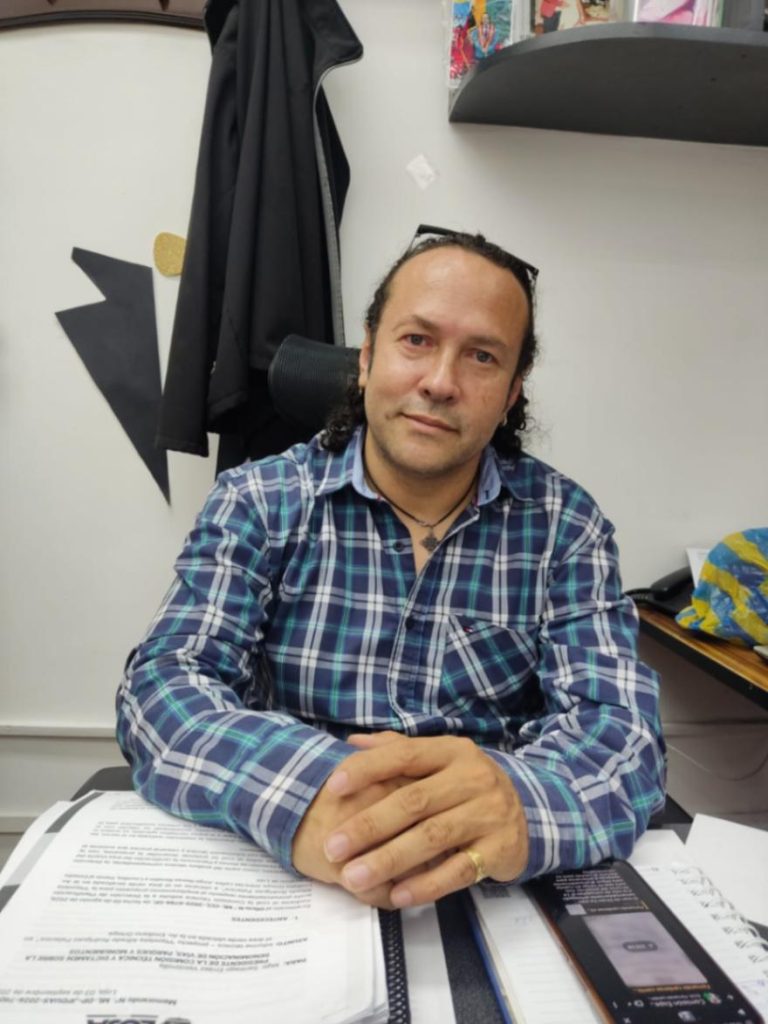 El concejal dice que recién llegó un informe que se requería para rotular otras calles, pero fue tardíamente porque ya presentó la dimisión.