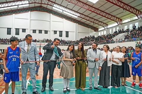 La entrega se hizo en medio de la alegría de los presentes, por contar con un espacio renovado.