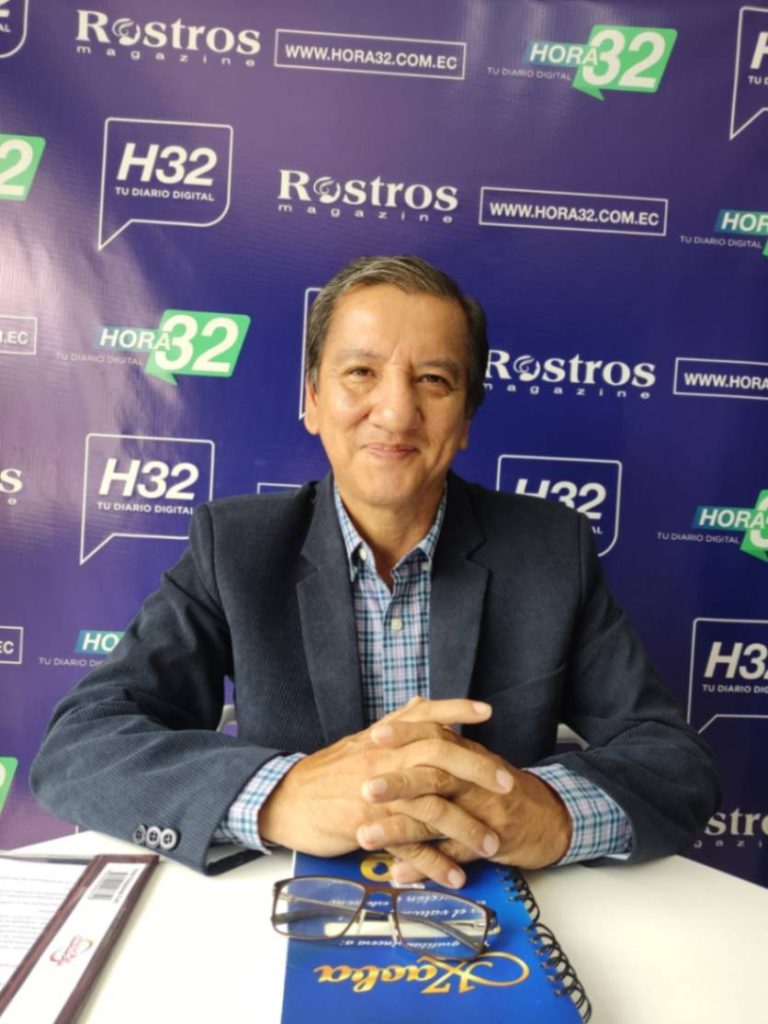 Tiene experiencia en el servicio público, habiendo siendo procurador síndico en varios municipios de Zamora Chinchipe.