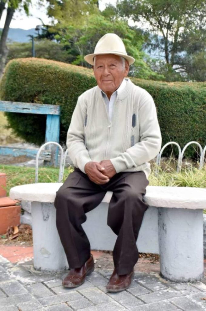 Se caracteriza por su don de gente y profundo apego al trabajo.