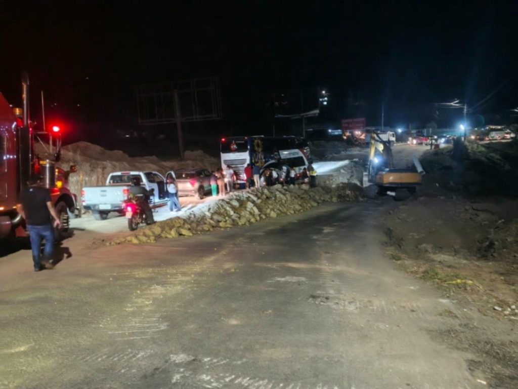 La imagen del lugar, registrada la noche del último sábado, releva de cualquier comentario.